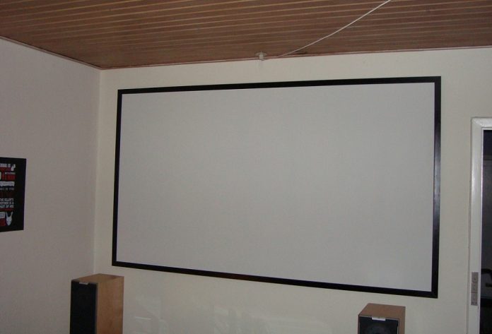 how to hang projector screen on wall