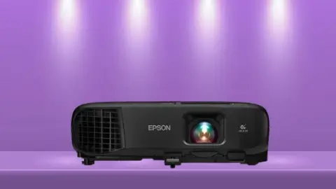 Epson Pro EX9240 front