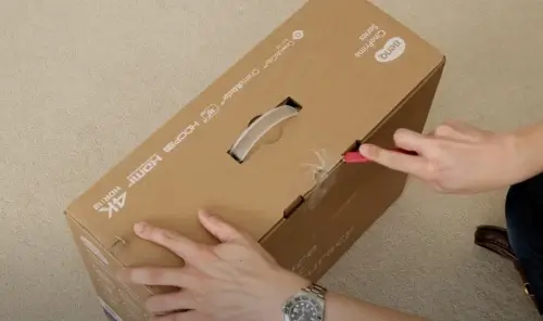 opening BenQ HT3560 box