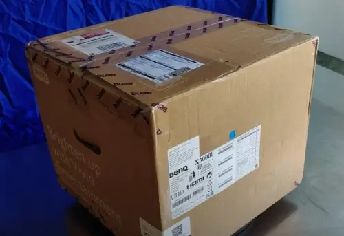 BenQ X3000i projector unboxing